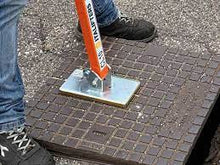 Load image into Gallery viewer, CL10 - Magnetic Manhole Cover Lifter